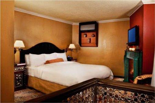 Petit Ermitage Hotel